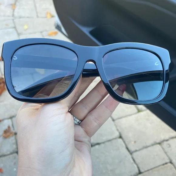 Authentic Gucci sunglasses - Picture 8 of 9